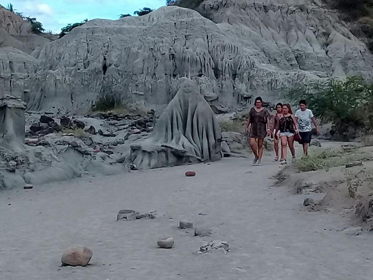 Posada Turistica Noches De Saturno Villavieja Εξωτερικό φωτογραφία